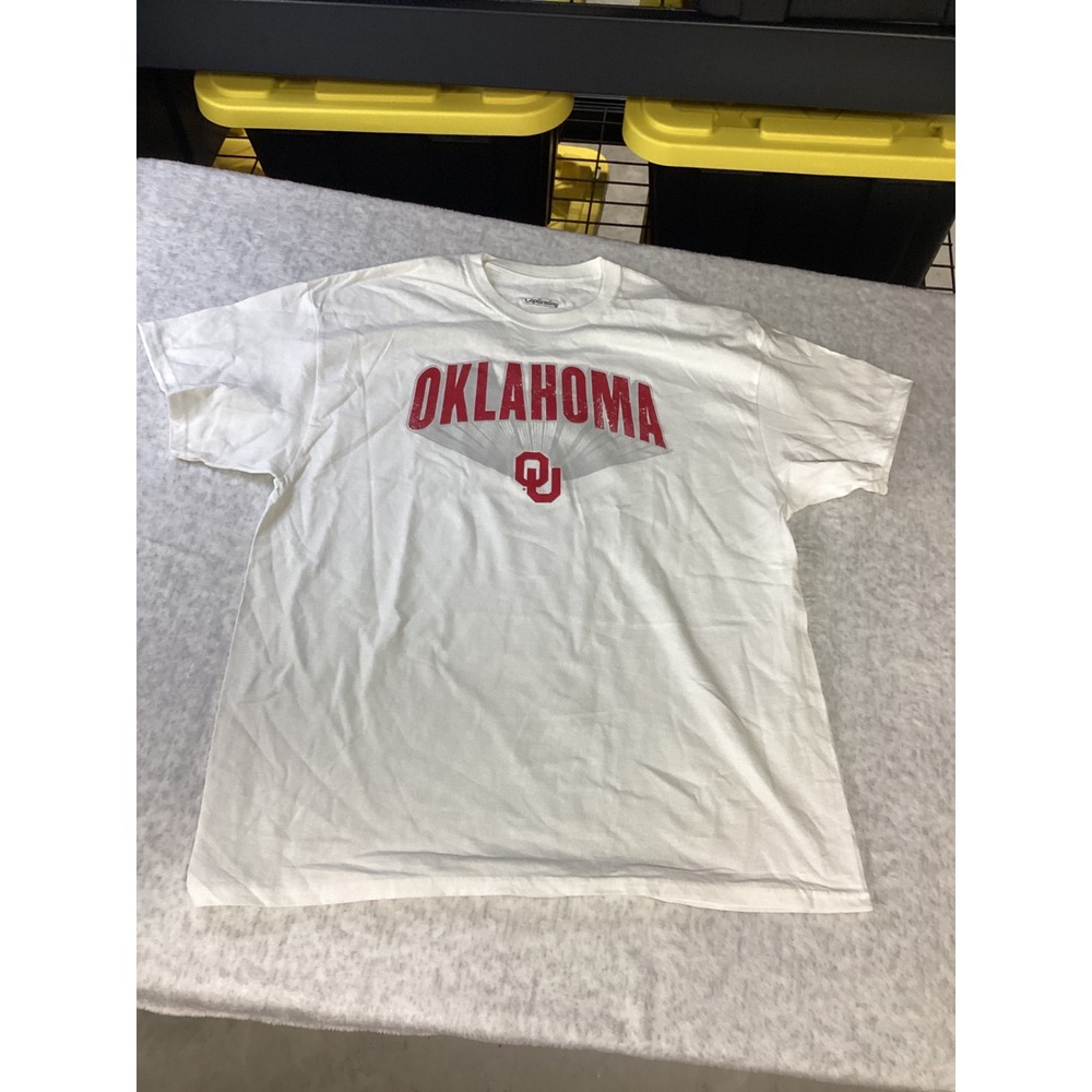 Captivating Oklahoma Sooners T-Shirt White Mens XL OU Graphic Tee NCAA Football